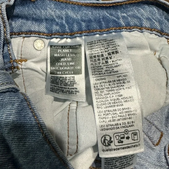 Levi's 501 Light Blue Button Fly Straight Leg Jeans - Picture 4 of 9